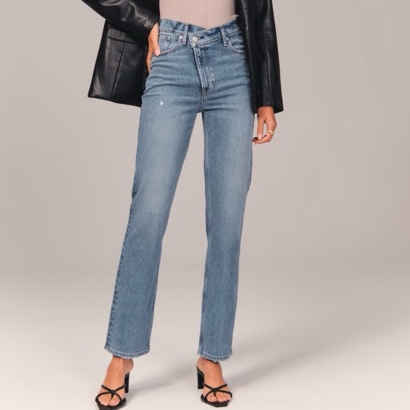 Abercrombie & Fitch Denim - Abercrombie & Fitch 90’s Straight Ultra High Rise Jean